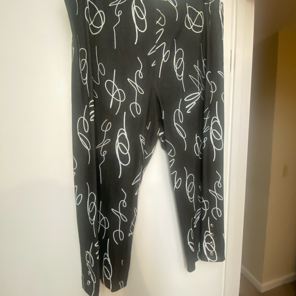 Stylish Black and White Capris